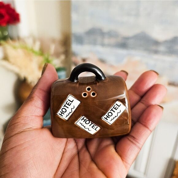 New RARE 1992 Five & Dime Tourist Man With Suitcase Salt & Pepper Shaker. - Picture 15 of 15